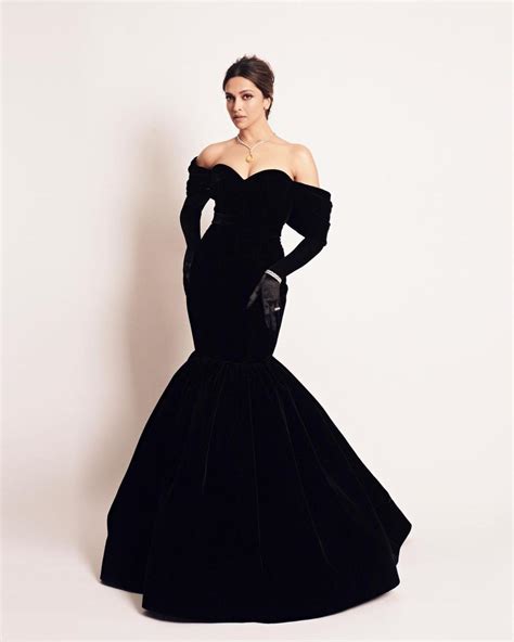 deepika oscar dress